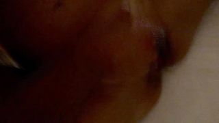 Lei GODE e io annaffio le sue meravigliose TETTE!!!