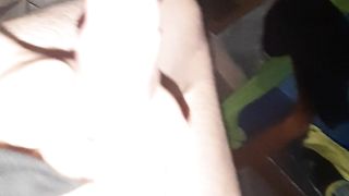 Mi masturbo per una troia in chat