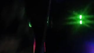 Noemi Blonde inculata in discoteca