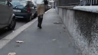 Bella morettona che batte in strada Parte 2