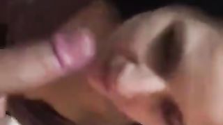 la troia me lo succhia