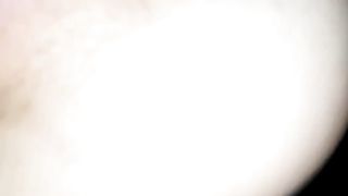 Gioco con un vibro nella sua passera