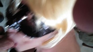 Pompino con ingoio ad un cliente