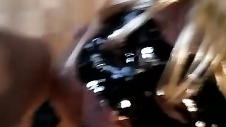 Pompino con ingoio ad un cliente