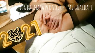 La mia fica bagnata per voi che mi guardate!