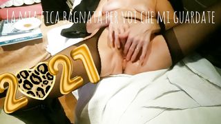 La mia fica bagnata per voi che mi guardate!