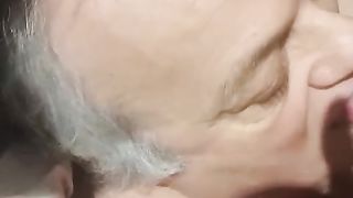 Anteprima del video: Maturo italiano fa un pompino Parte 2