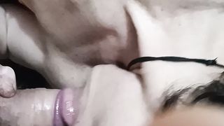 Soddisfo il micro cazzo del mio cornuto