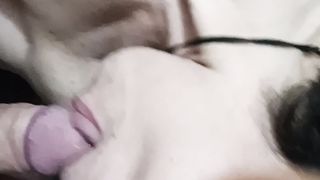 Soddisfo il micro cazzo del mio cornuto