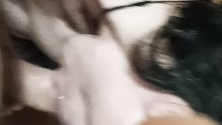 Soddisfo il micro cazzo del mio cornuto