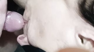 Soddisfo il micro cazzo del mio cornuto