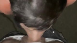 Succhio il cazzone di un amico gay per strada