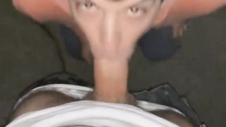 Succhio il cazzone di un amico gay per strada