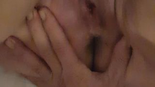 Mia moglie mostra fica e culo mentre gode...