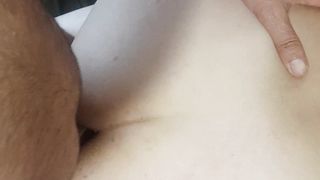 Moglie italiana lo prende in culo a pecorina