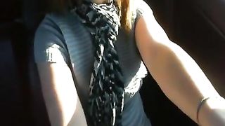 Masturbazione in auto di giovane coppia