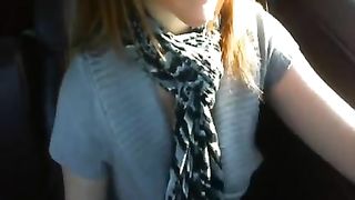 Masturbazione in auto di giovane coppia