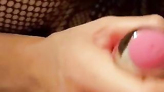 Mia moglie gioca con un grande dildo e il mio cazzo