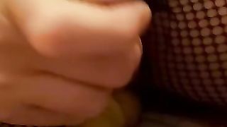 Mia moglie gioca con un grande dildo e il mio cazzo