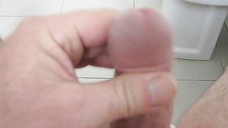 Non è eretto però...