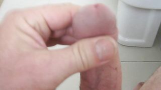 Non è eretto però...