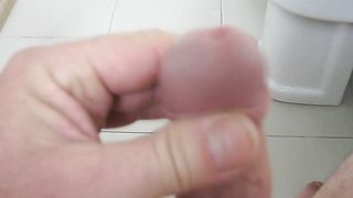 Non è eretto però...