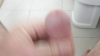 Non è eretto però...