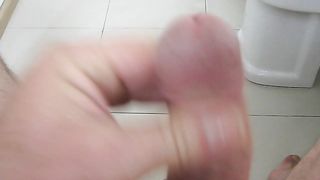 Non è eretto però...