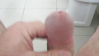 Non è eretto però...