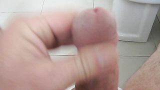 Non è eretto però...