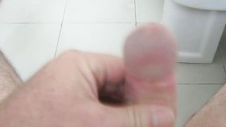 Non è eretto però...