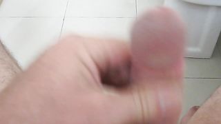 Non è eretto però...