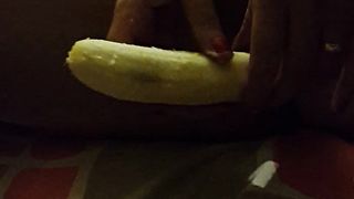 Mia moglie Lynda mi prepara la banana...