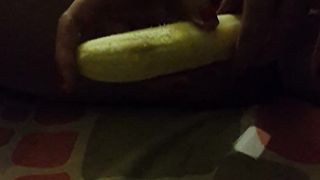 Mia moglie Lynda mi prepara la banana...