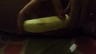 Mia moglie Lynda mi prepara la banana...