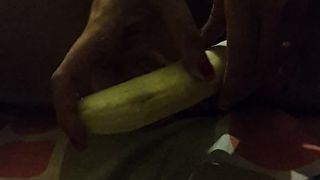 Mia moglie Lynda mi prepara la banana...