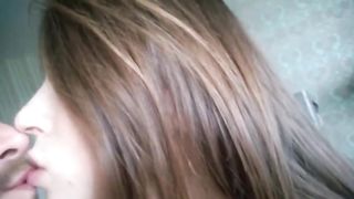 Deliziosa teen bruna scopa col fidanzato