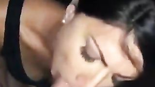 Pompino da calda signora bruna a grosso cazzo