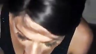 Pompino da calda signora bruna a grosso cazzo