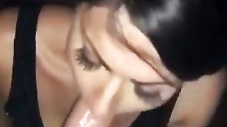 Pompino da calda signora bruna a grosso cazzo