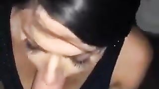 Pompino da calda signora bruna a grosso cazzo