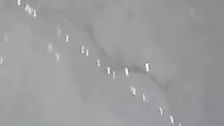 Troietta bionda si fa leccare la figa per strada