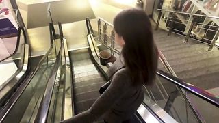 BEVE SBORRA al centro commerciale !