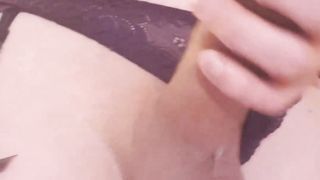 La trans ci mostra il suo bellissimo cazzo