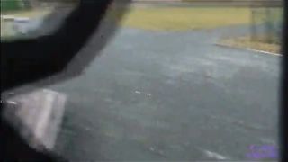 Scopata e sborrata in bocca alla fermata del bus