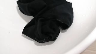 Mi sego sulle mutande di mia moglie