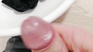 Mi sego sulle mutande di mia moglie