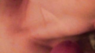 Troia di Torino spompina due cazzi insieme...