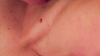 Troia di Torino spompina due cazzi insieme...