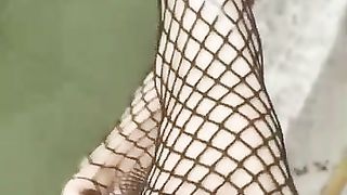 Le sborro sui piedi dopo un bel pompino